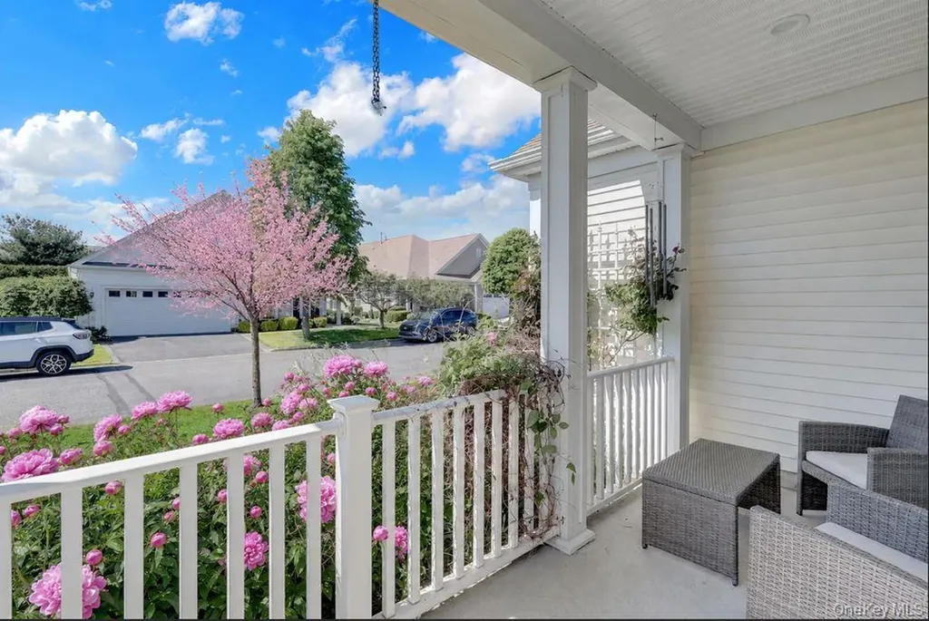 10 Louden Loop Mount Sinai NY 11766