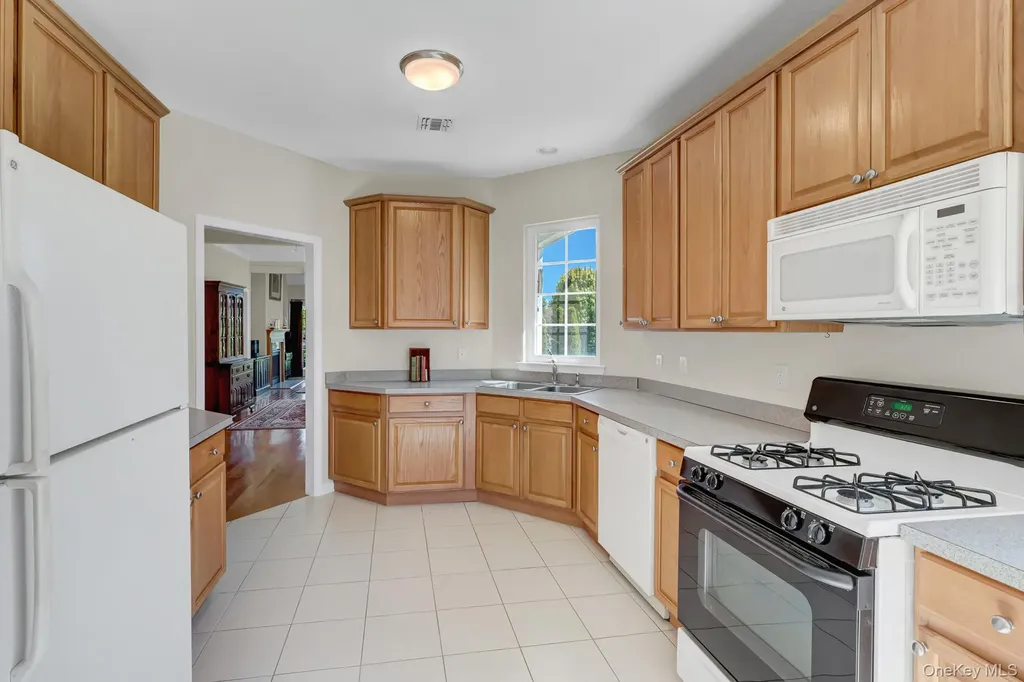 10 Louden Loop Mount Sinai NY 11766