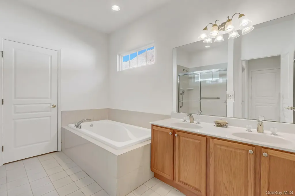 10 Louden Loop Mount Sinai NY 11766