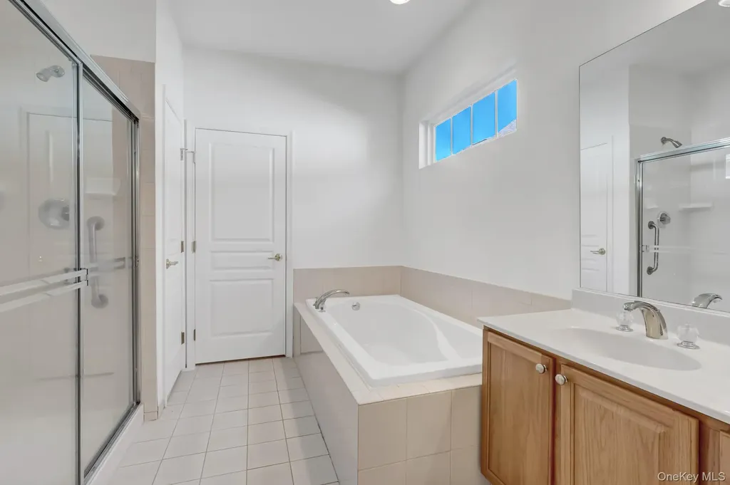 10 Louden Loop Mount Sinai NY 11766
