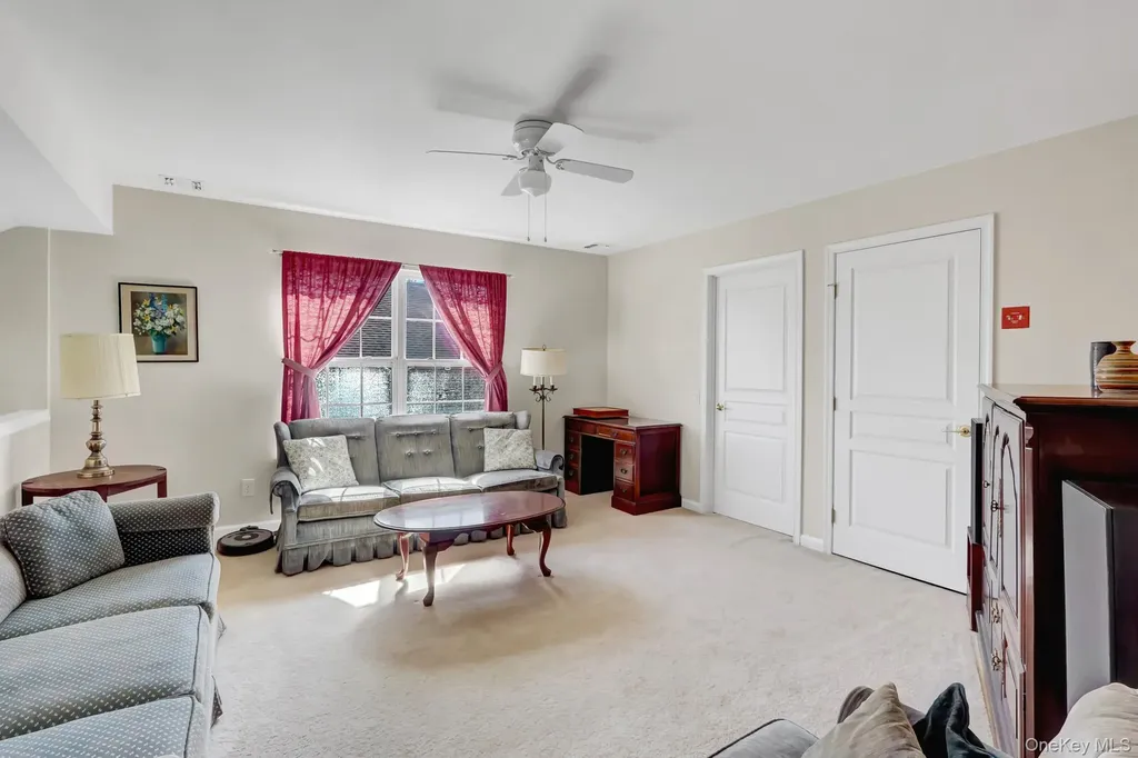 10 Louden Loop Mount Sinai NY 11766