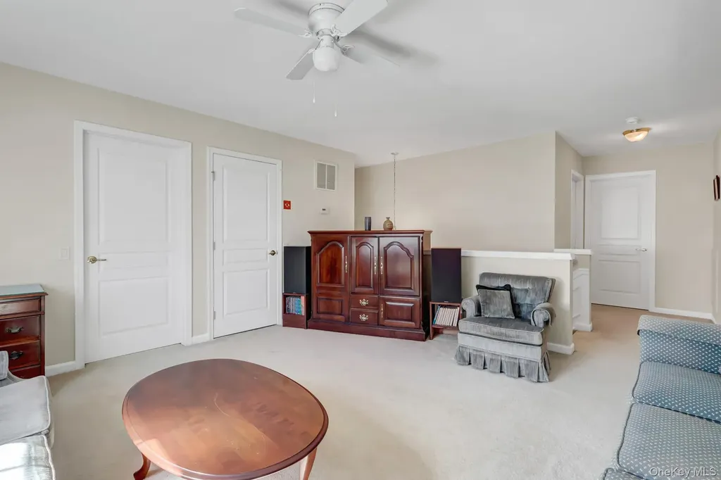 10 Louden Loop Mount Sinai NY 11766