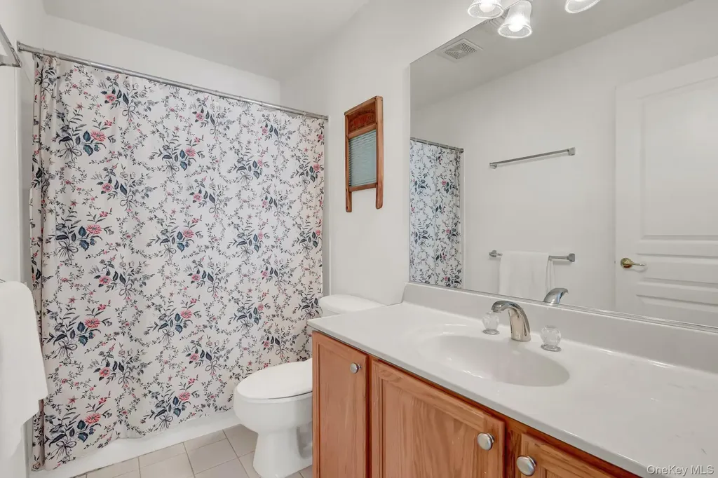 10 Louden Loop Mount Sinai NY 11766