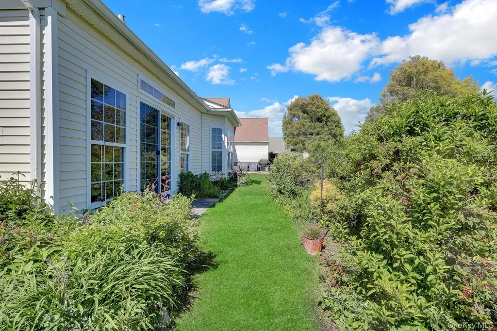 10 Louden Loop Mount Sinai NY 11766