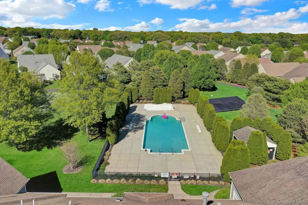 10 Louden Loop Mount Sinai NY 11766