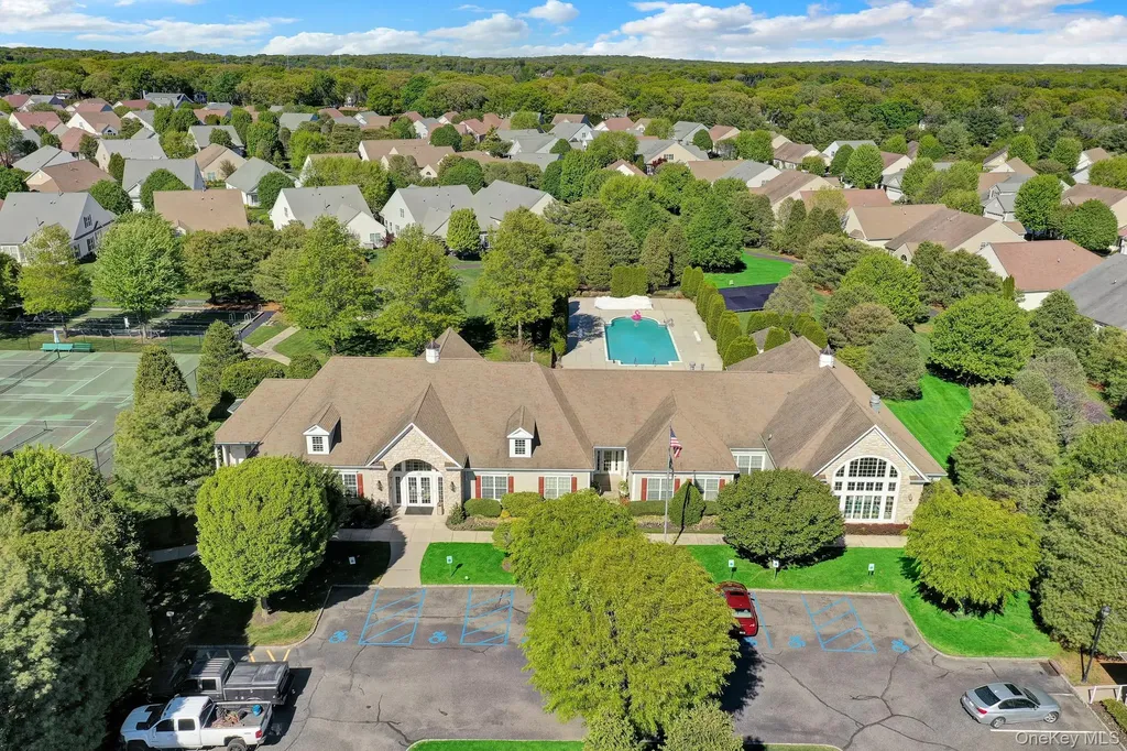 10 Louden Loop Mount Sinai NY 11766