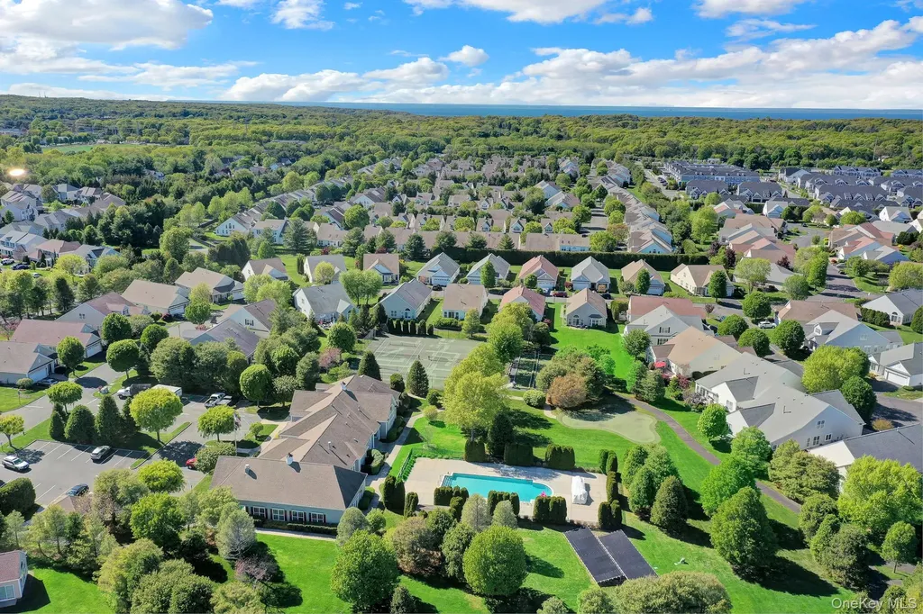 10 Louden Loop Mount Sinai NY 11766