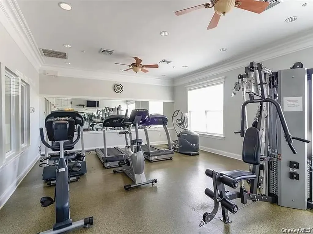 10 Louden Loop Mount Sinai NY 11766