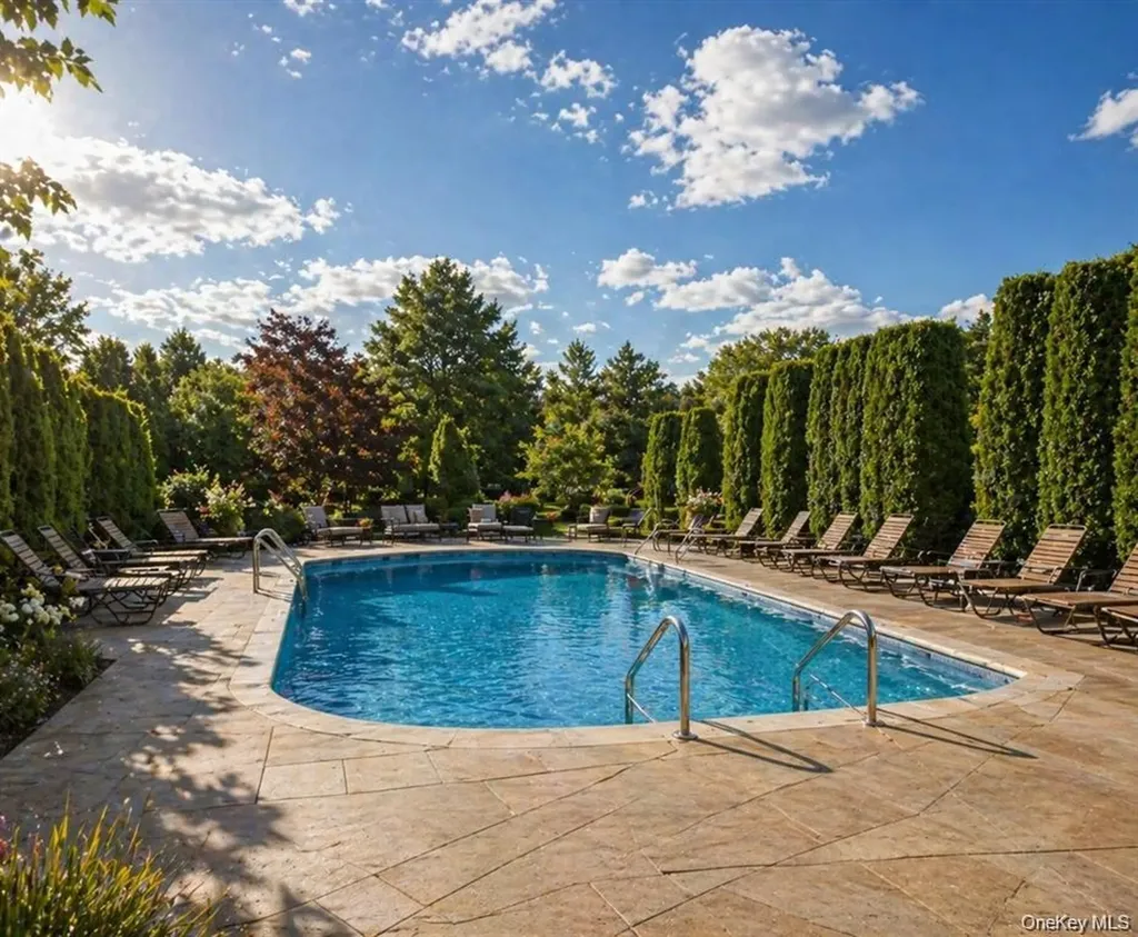 10 Louden Loop Mount Sinai NY 11766