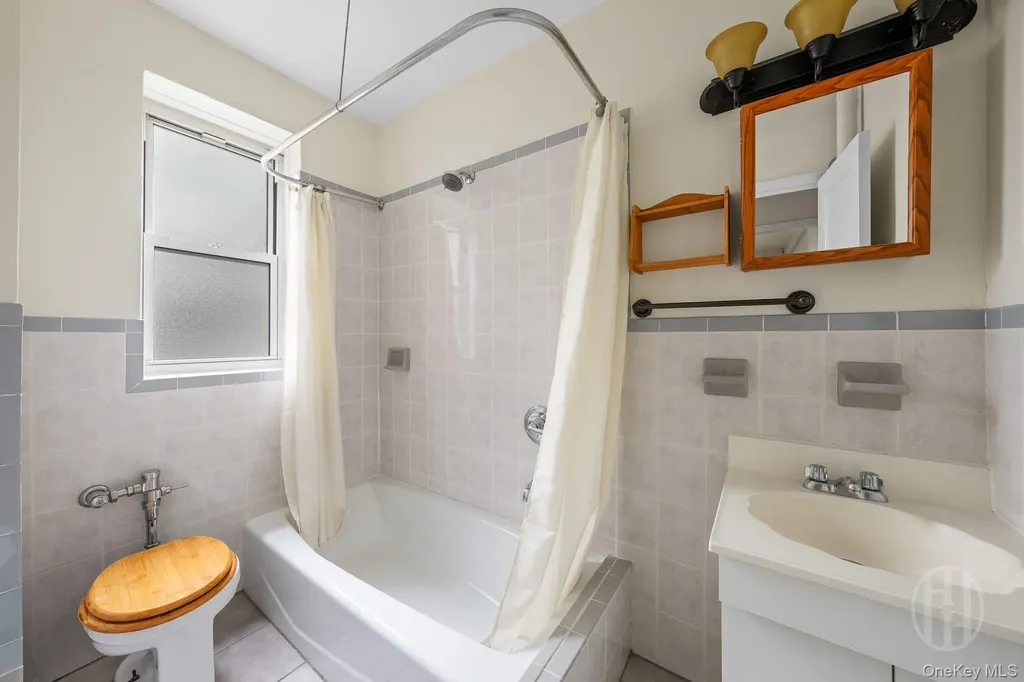 141-27 79th Avenue Flushing NY 11367