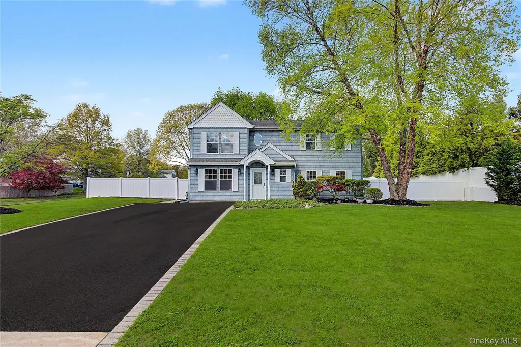 6 Lyons Lane Coram NY 11727