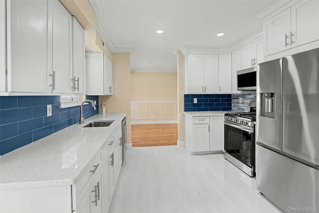 6 Lyons Lane Coram NY 11727