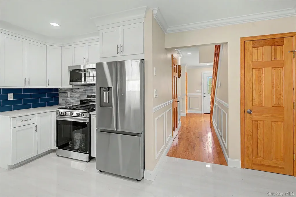 6 Lyons Lane Coram NY 11727