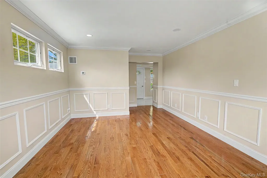 6 Lyons Lane Coram NY 11727