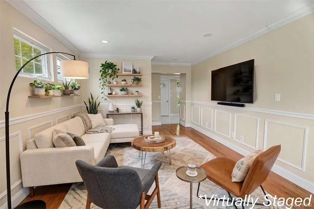 6 Lyons Lane Coram NY 11727