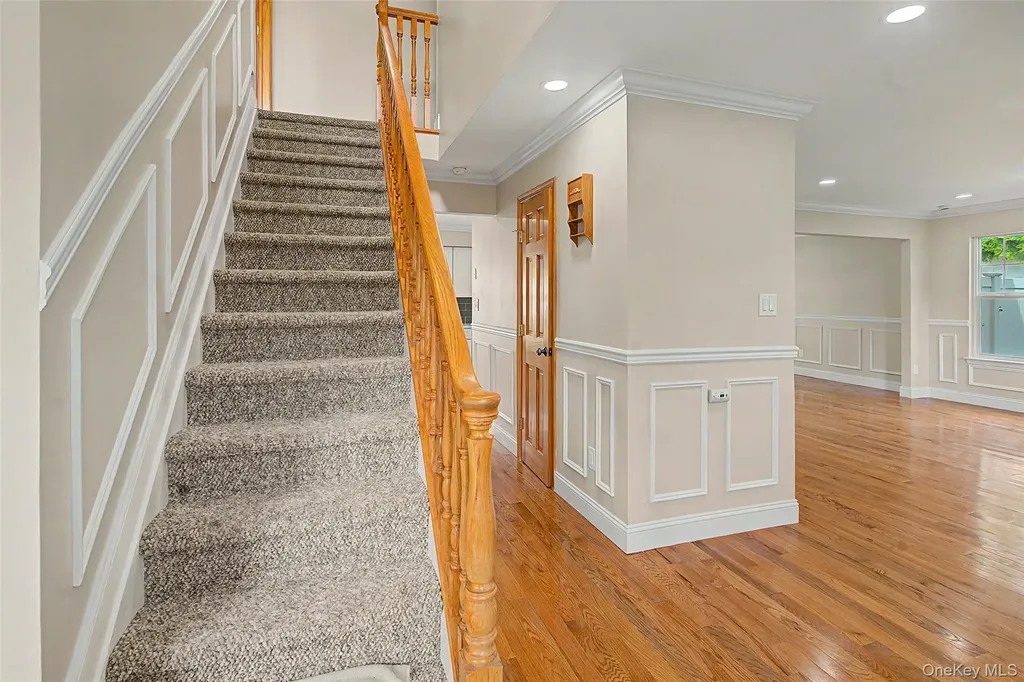 6 Lyons Lane Coram NY 11727