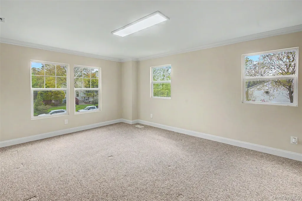 6 Lyons Lane Coram NY 11727