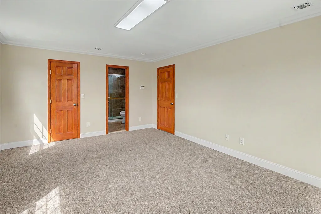 6 Lyons Lane Coram NY 11727