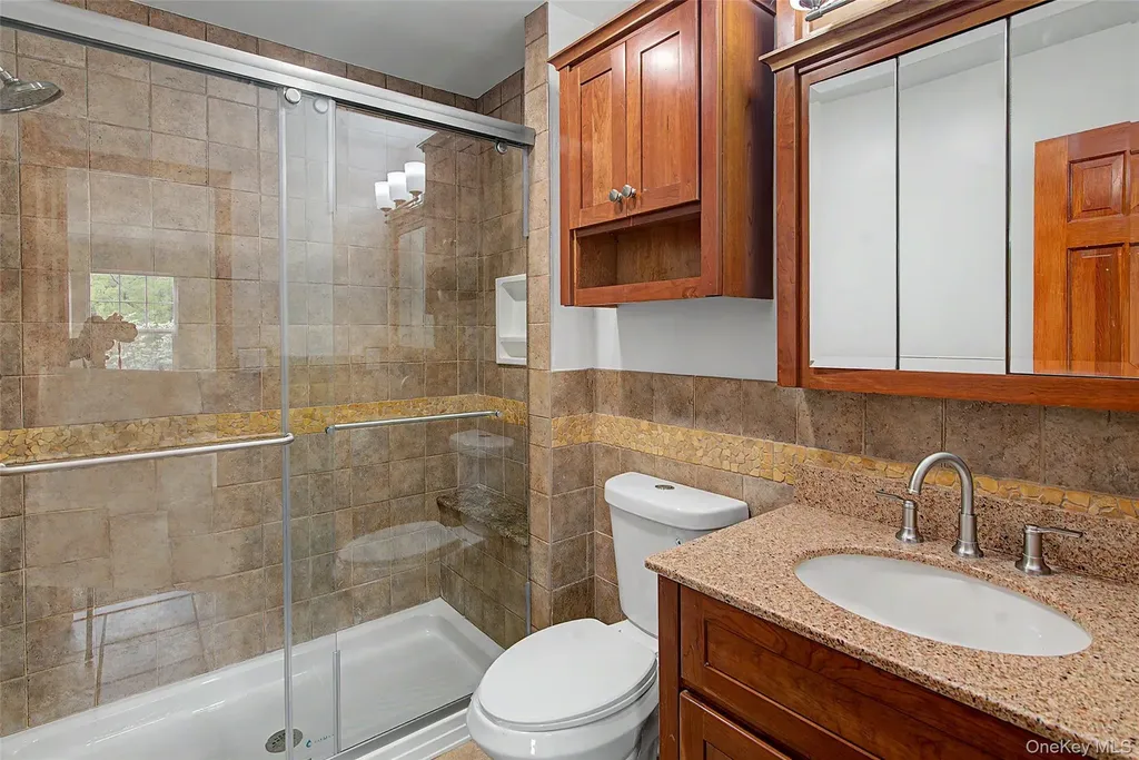 6 Lyons Lane Coram NY 11727