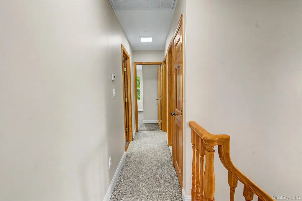 6 Lyons Lane Coram NY 11727