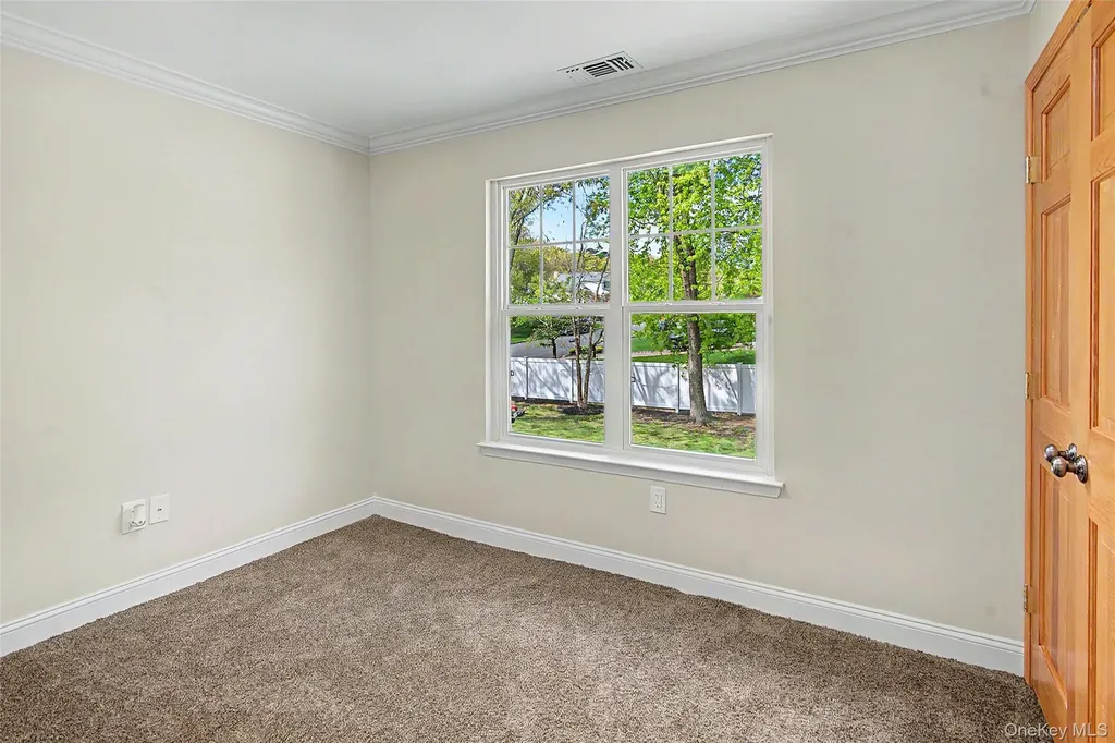 6 Lyons Lane Coram NY 11727