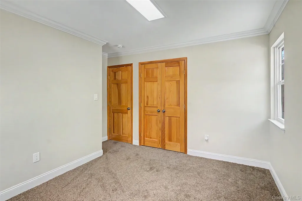 6 Lyons Lane Coram NY 11727
