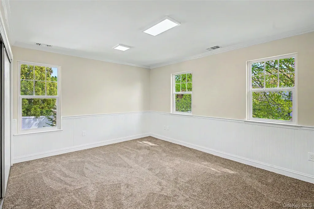 6 Lyons Lane Coram NY 11727