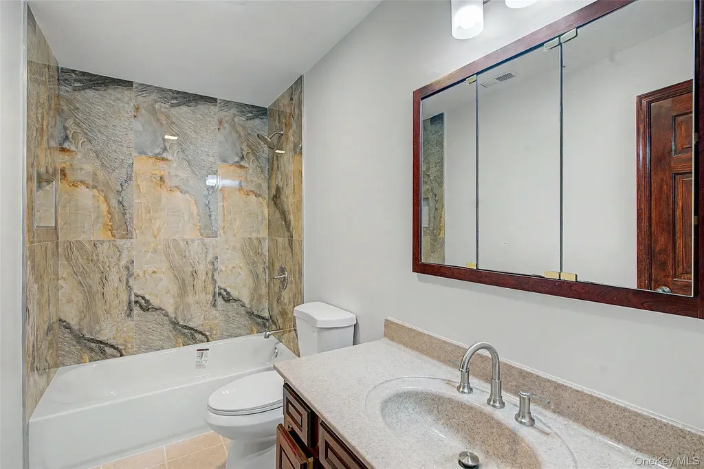 6 Lyons Lane Coram NY 11727