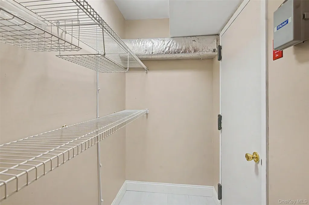 6 Lyons Lane Coram NY 11727