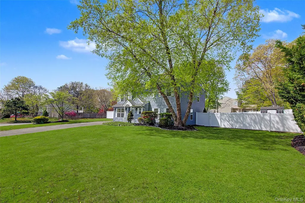 6 Lyons Lane Coram NY 11727