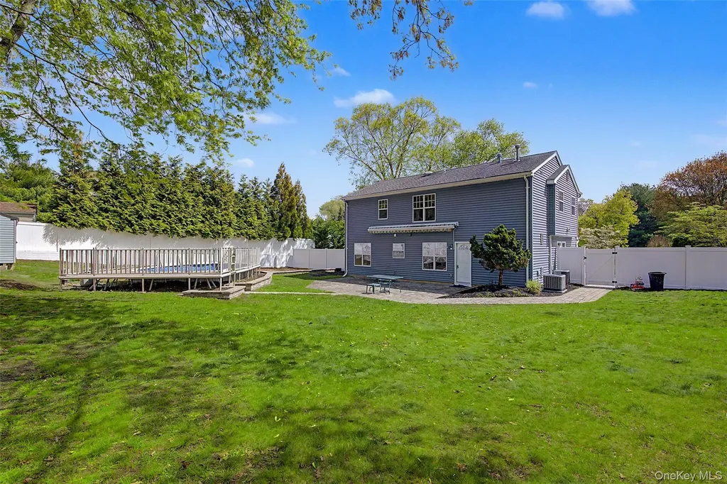 6 Lyons Lane Coram NY 11727