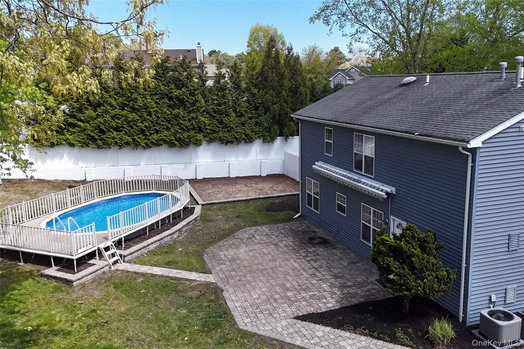 6 Lyons Lane Coram NY 11727
