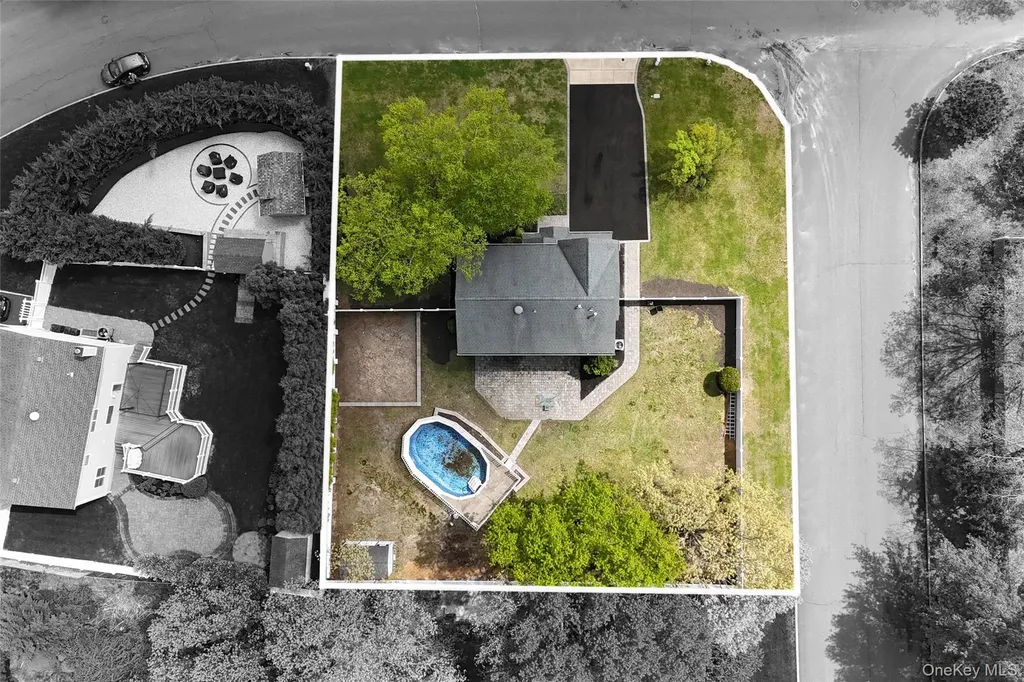 6 Lyons Lane Coram NY 11727