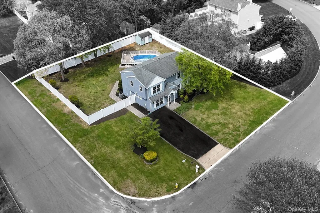 6 Lyons Lane Coram NY 11727