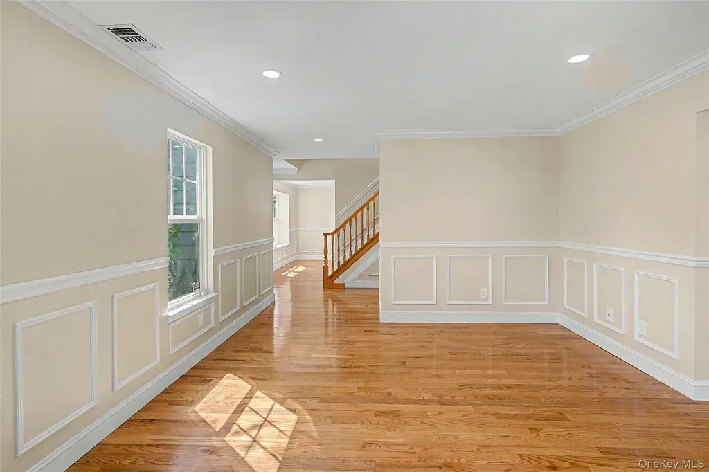 6 Lyons Lane Coram NY 11727