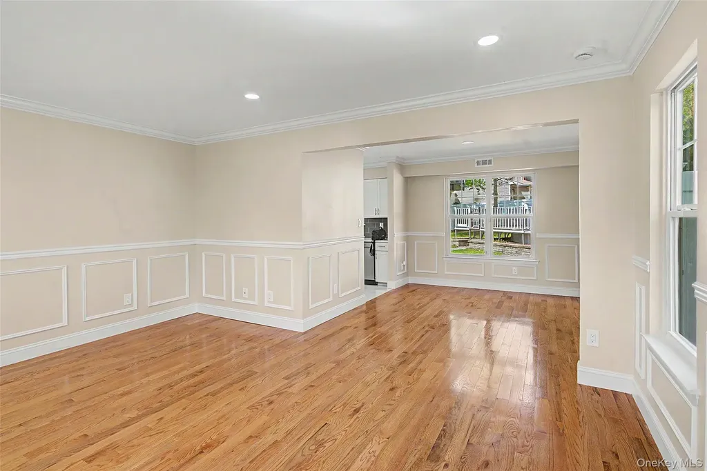 6 Lyons Lane Coram NY 11727