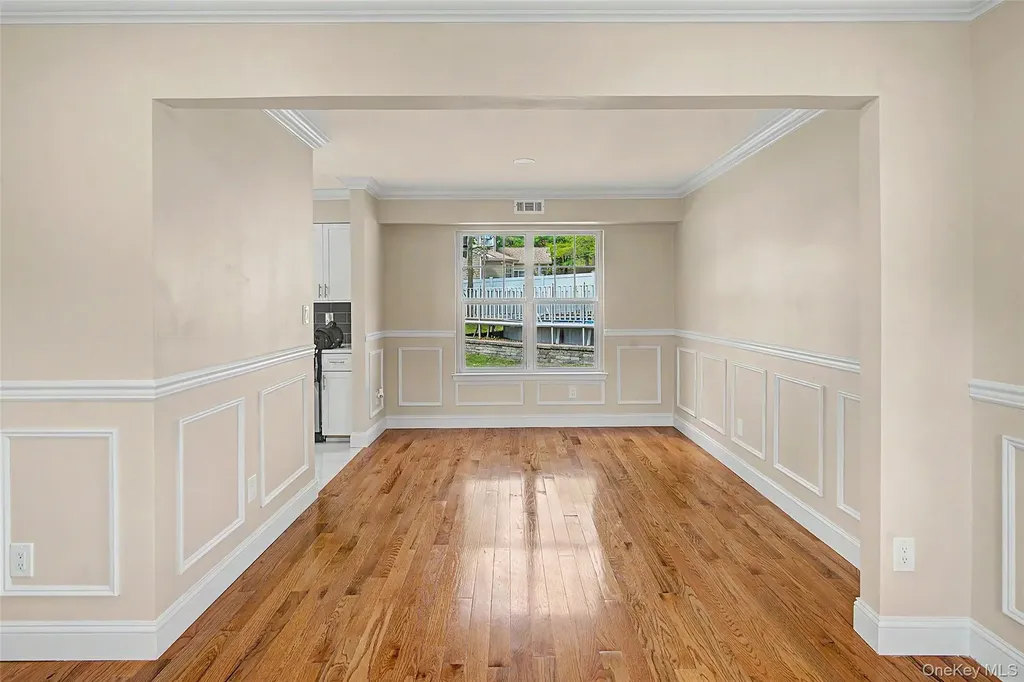 6 Lyons Lane Coram NY 11727