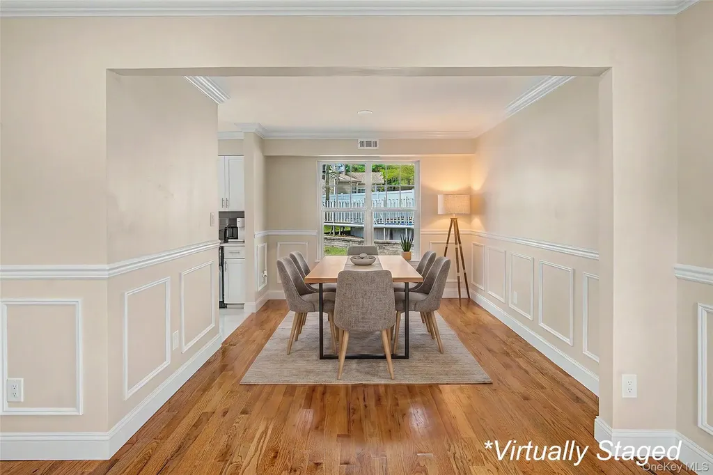 6 Lyons Lane Coram NY 11727