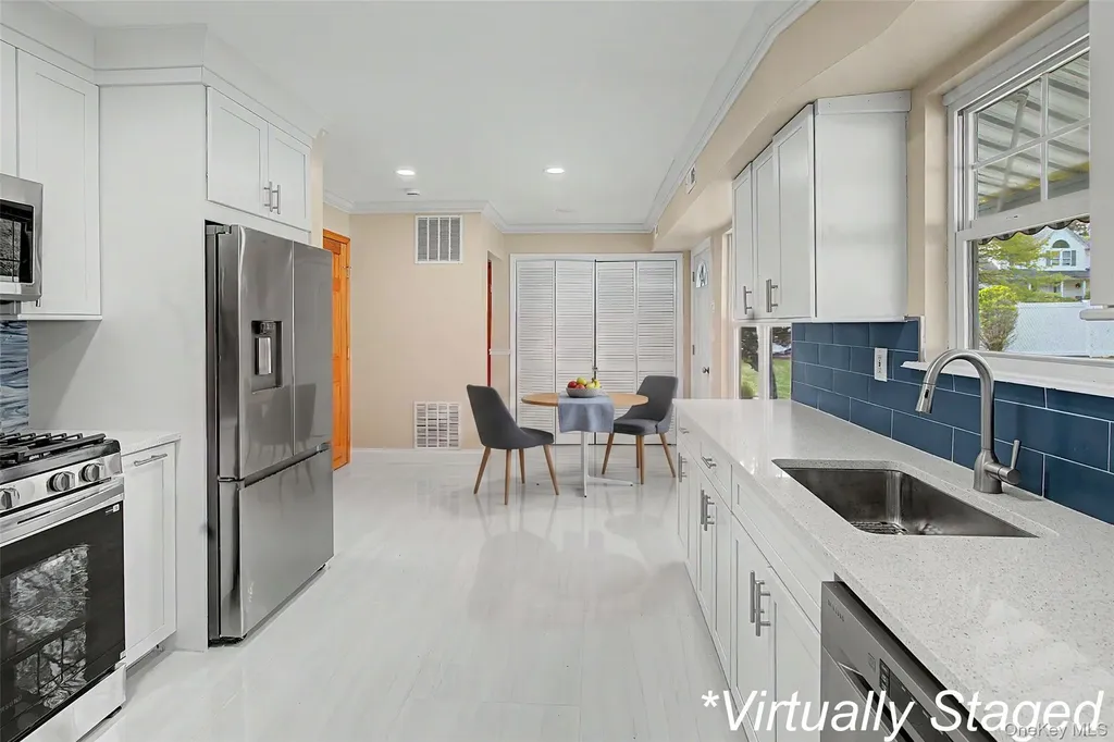 6 Lyons Lane Coram NY 11727