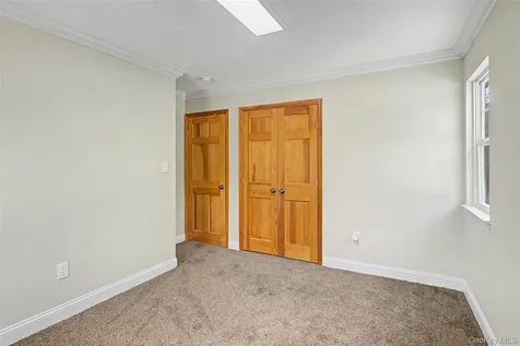 6 Lyons Lane Coram NY 11727