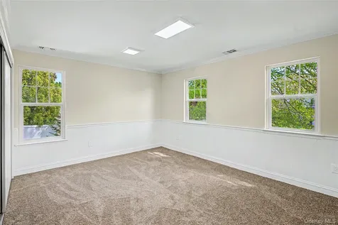 6 Lyons Lane Coram NY 11727