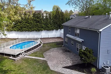 6 Lyons Lane Coram NY 11727