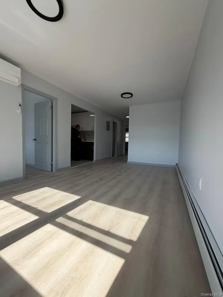 42-95 Crommelin Flushing NY 11355