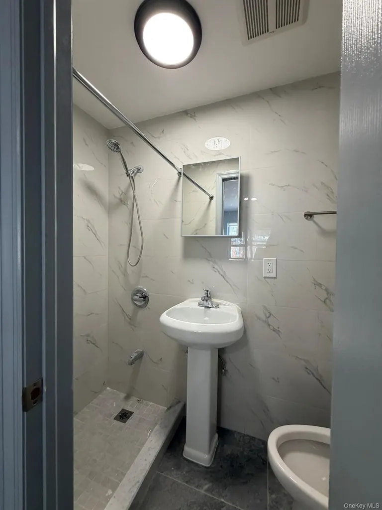42-95 Crommelin Flushing NY 11355