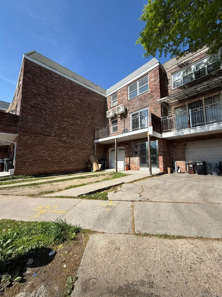 42-95 Crommelin Flushing NY 11355