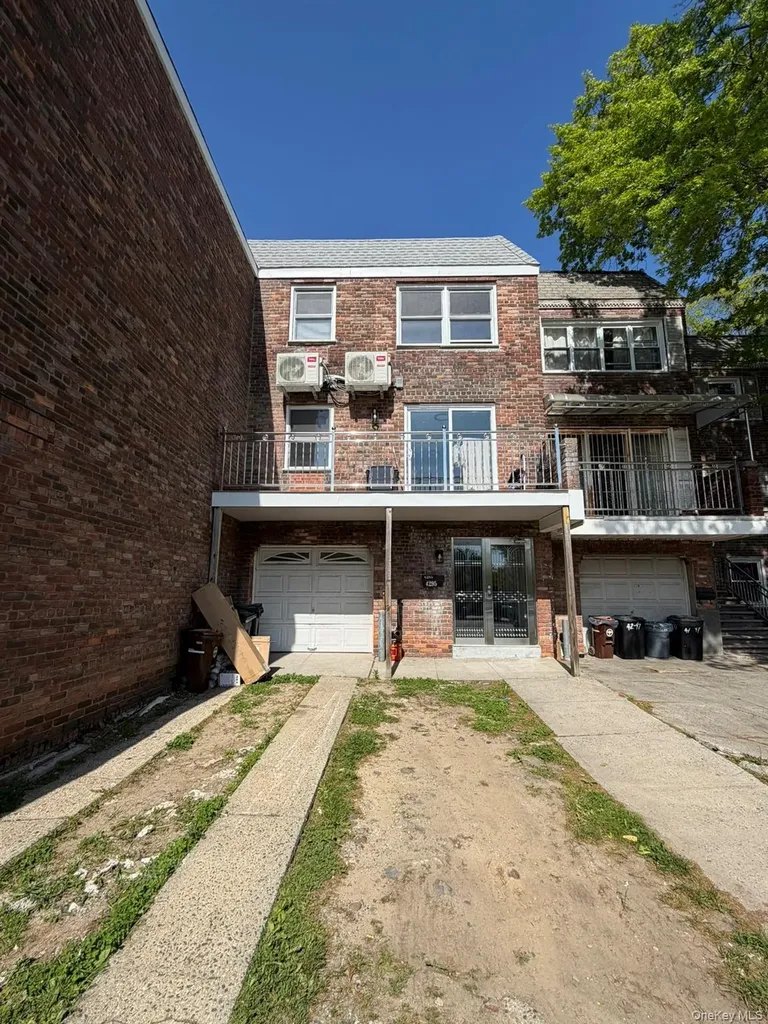 42-95 Crommelin Flushing NY 11355