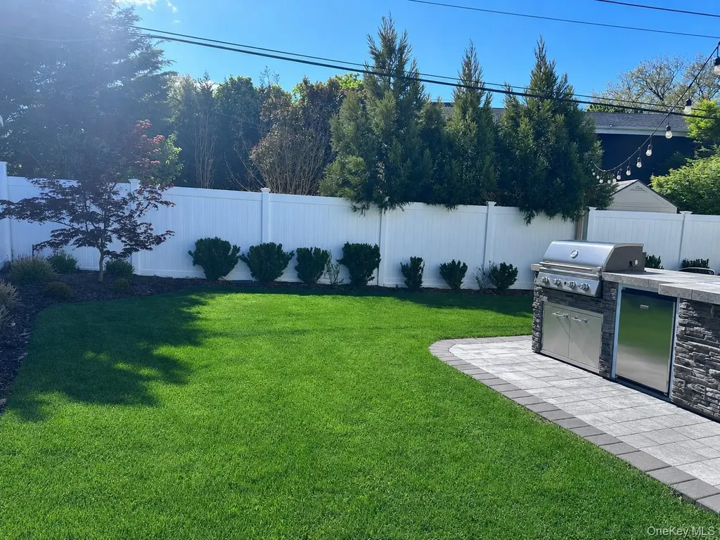 4 Sagamore Way S Jericho NY 11753