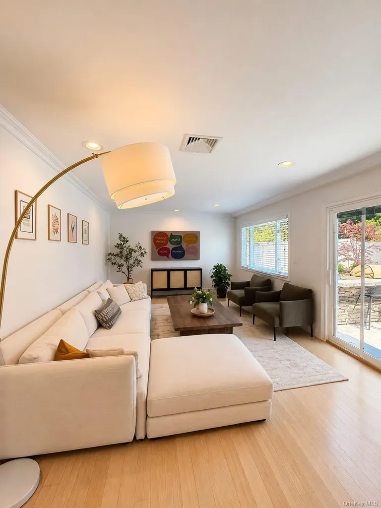 4 Sagamore Way S Jericho NY 11753