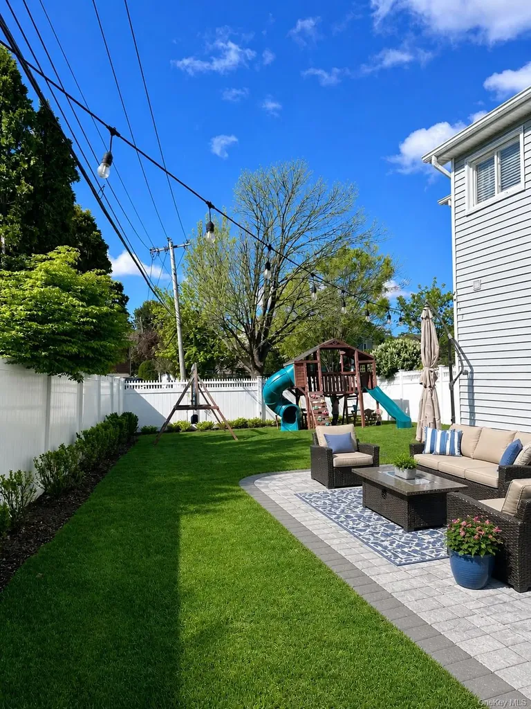 4 Sagamore Way S Jericho NY 11753