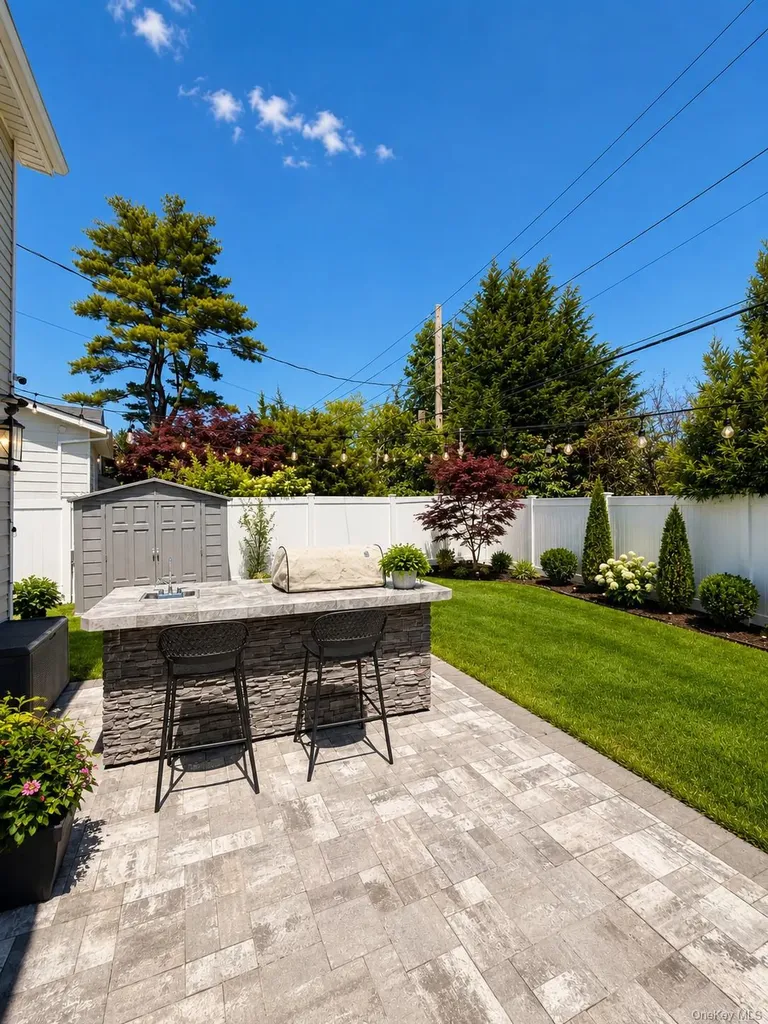 4 Sagamore Way S Jericho NY 11753